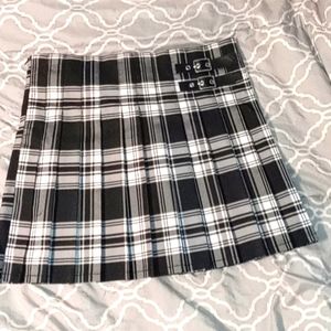 Black and white pleated skirt